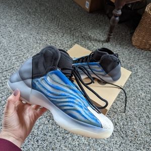 YEEZY QNTM Blue
